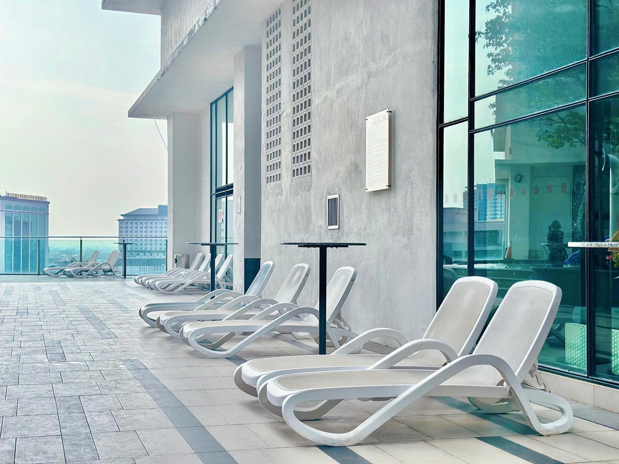 Pangsapuri New! The Shore Residences 3br Luxury I Direct Access To Shopping I 6-10pax I 10minsjonker *